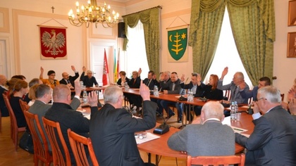 Ostrów Mazowiecka - Radni spotkali się podczas nadzwyczajnej sesji rady miasta, 