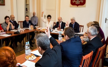 Ostrów Mazowiecka - Radni miasta uchwalili budżet na 2017 rok. Przed ostrowskim 