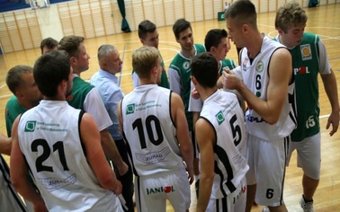 Ostrów Mazowiecka - Koszykarze ostrowskiego Sokoła dzięki przełożonemu ostatniem