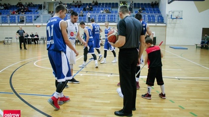 Ostrów Mazowiecka - Koszykarze Sokoła Ostrów Mazowiecka 2017 rok kończą na jeden