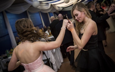 Ostrów Mazowiecka - Tegoroczni maturzyści Zespołu Szkół w Małkini Górnej sto dni