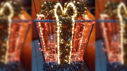 Ostrów Mazowiecka - Świąteczna dekoracja przy miejskim ratuszu tak się spodobała