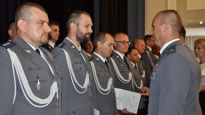 Ostrów Mazowiecka - Pięćdziesięciu dwóch funkcjonariuszy ostrowskiej policji otr