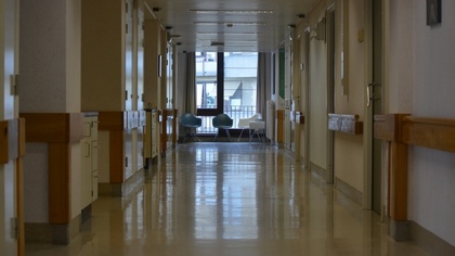 Ostrów Mazowiecka - Rodzice, którzy uciekli ze szpitala z noworodkiem, stanęli p