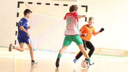 Ostrów Mazowiecka - Piłkarze UKS AP Ostrów Mazowiecka bardzo udanie zaprezentowa