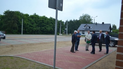 Ostrów Mazowiecka - Obok cmentarza komunalnego przy ulicy Wiśniowej w Ostrowi Ma