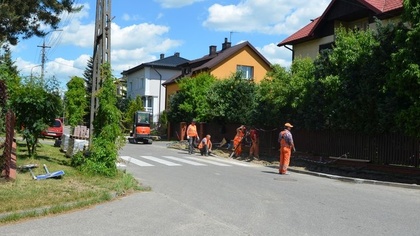 Ostrów Mazowiecka - Rozpoczęły się prace związane z budową chodnika na ulicy Wys