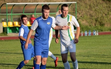 Ostrów Mazowiecka - Piłkarze KS Wąsewo pod wodzą Leszka Skrzecza rozpoczęli przy