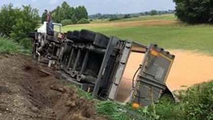 Ostrów Mazowiecka - Do kolejnego zdarzenia drogowego z udziałem samochodu ciężar