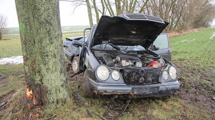 Ostrów Mazowiecka - Kierowca osobowego mercedesa E220 (na ostrowskich numerach r