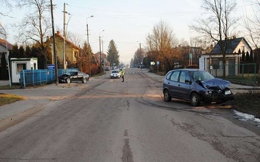 Ostrów Mazowiecka - 73-letnia pasażerka renault scenic została zabrana do szpita