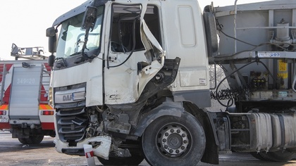Ostrów Mazowiecka - Jedna osoba została zabrana do szpitala w wyniku zderzenia s