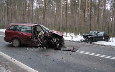Ostrów Mazowiecka - Do czołowego zderzenia dwóch samochodów osobowych doszło dzi