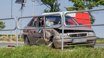 Ostrów Mazowiecka - Do kolejnego zderzenia osobówki z tirem doszło na skrzyżowan